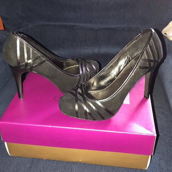 Fergie Shoes - Fergie Black Platform Pumps in size 7 in Black